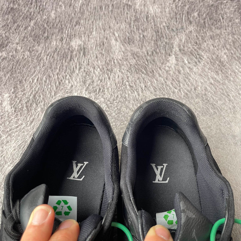 Louis Vuitton Black Low-top Fashion Sneakers 0079