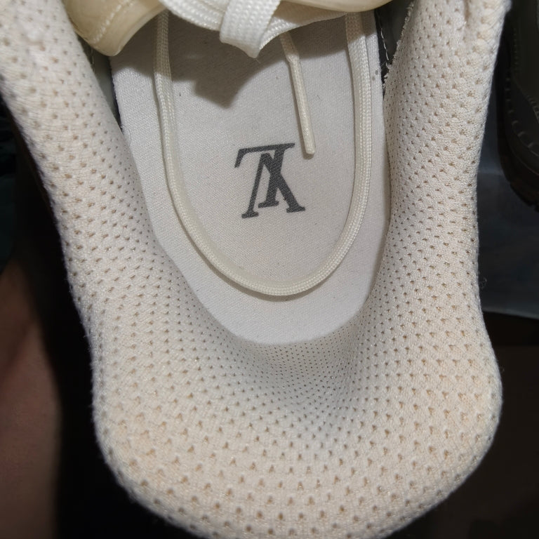Louis Vuitton Monogram Trainer Sneakers for All 0079