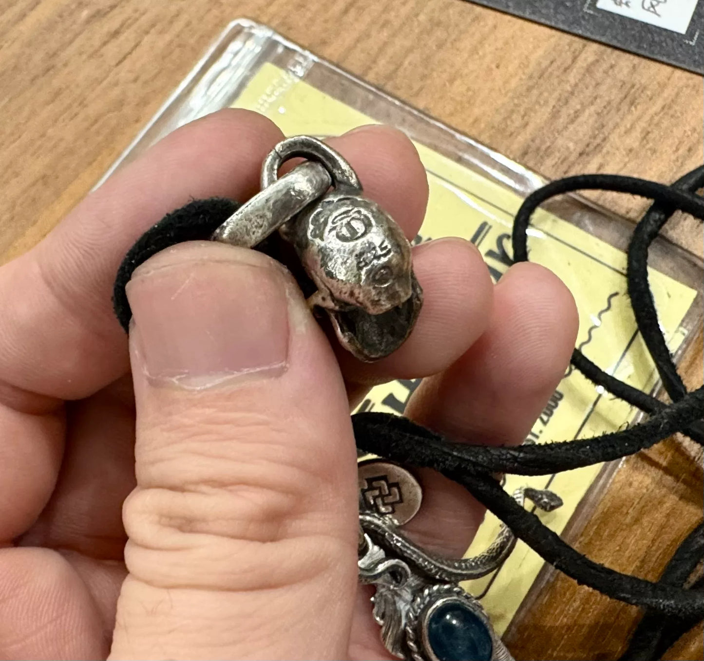 Fate.Co Agate Feather Skull Pendant Necklace