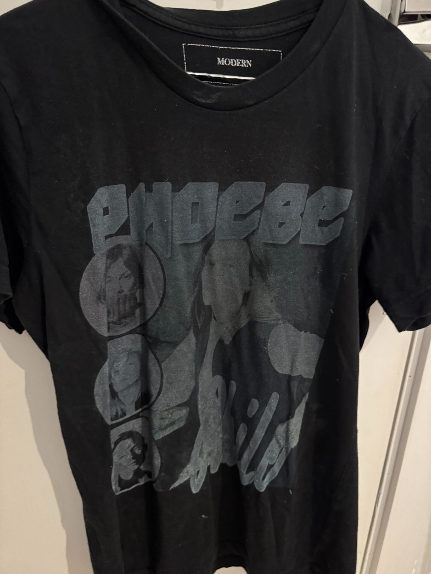 modern man black graphic t-shirt size M