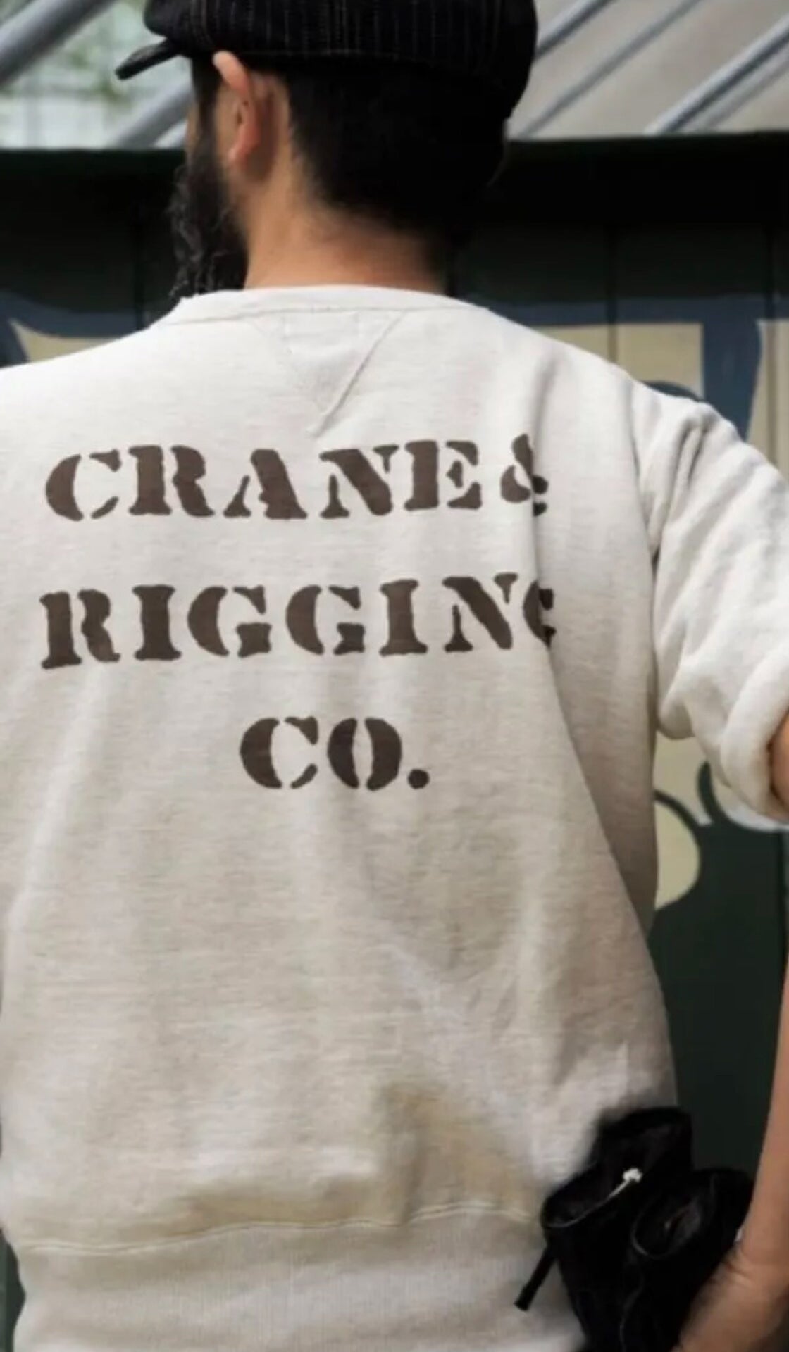 gray short sleeve sweatshirt with print