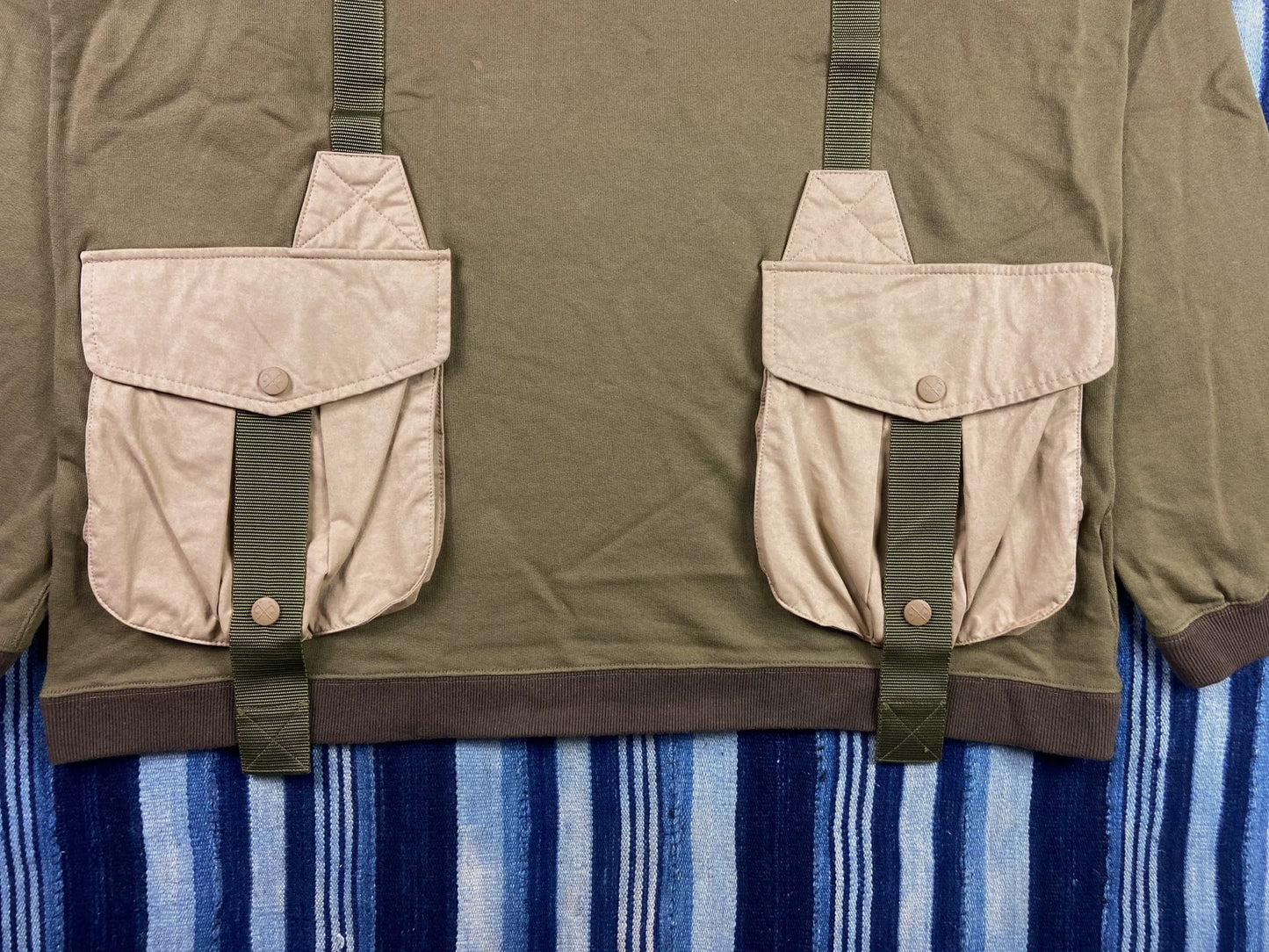 white mountaineering hunting pocket sweatshirt