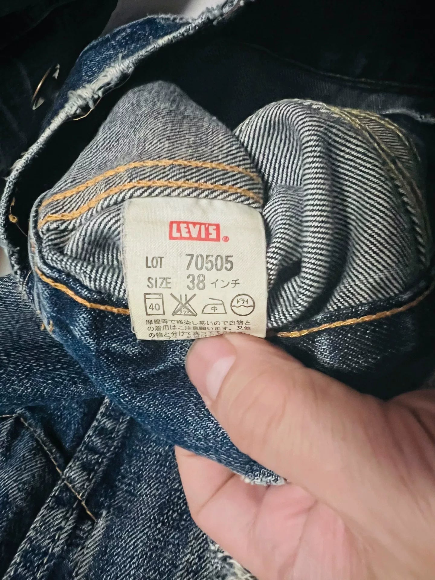 vintage levi's distressed denim jacket 70505