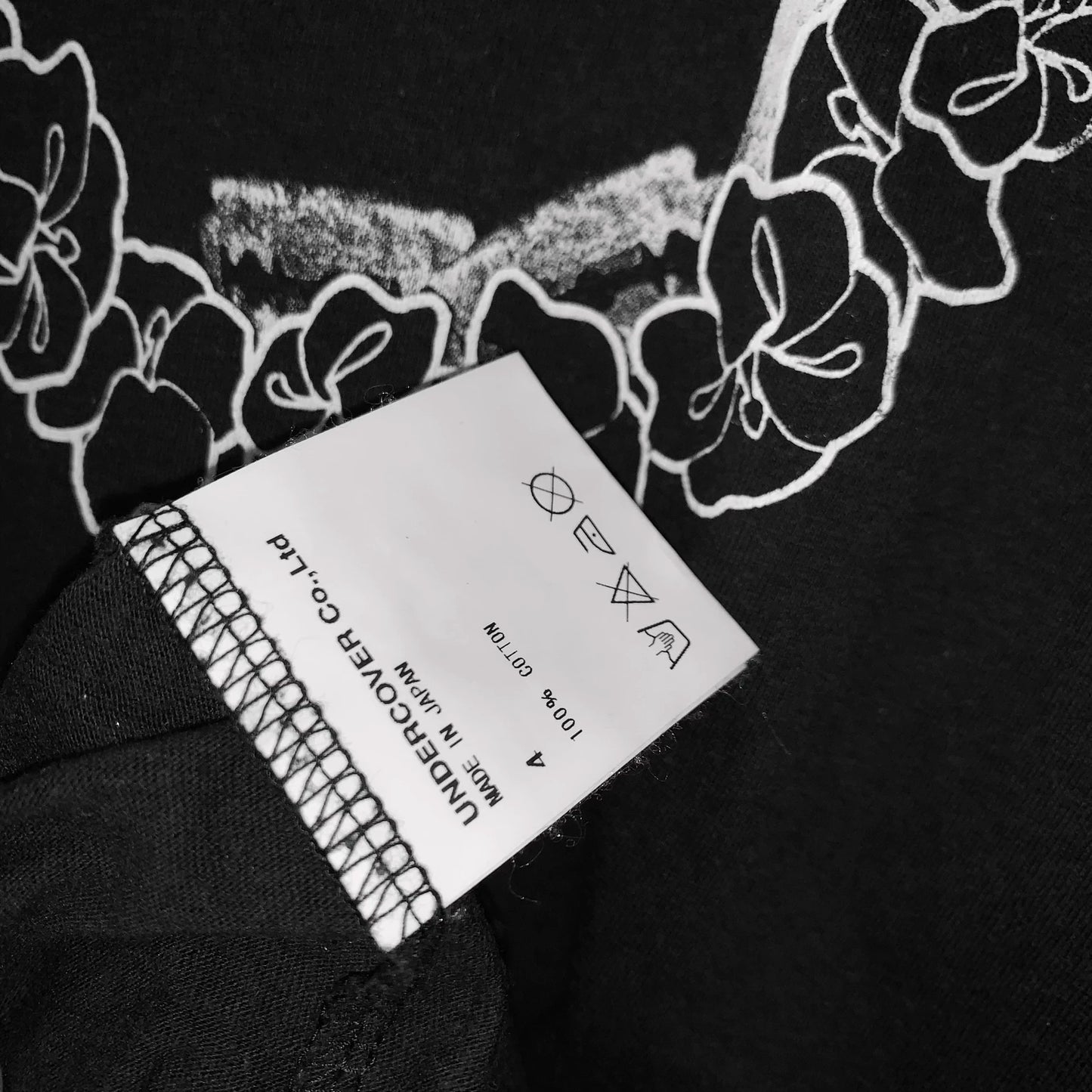 Undercover Blade Flower Necklace Short Sleeve Tee