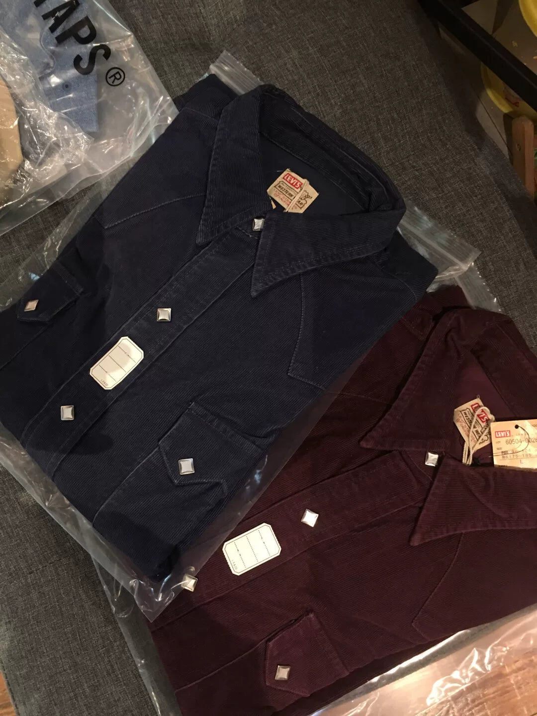 levi's lvc corduroy shirt in navy and wine