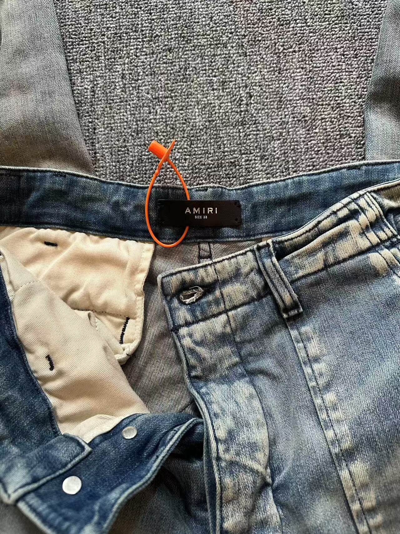 amiri cargo jeans in comfortable denim fabric