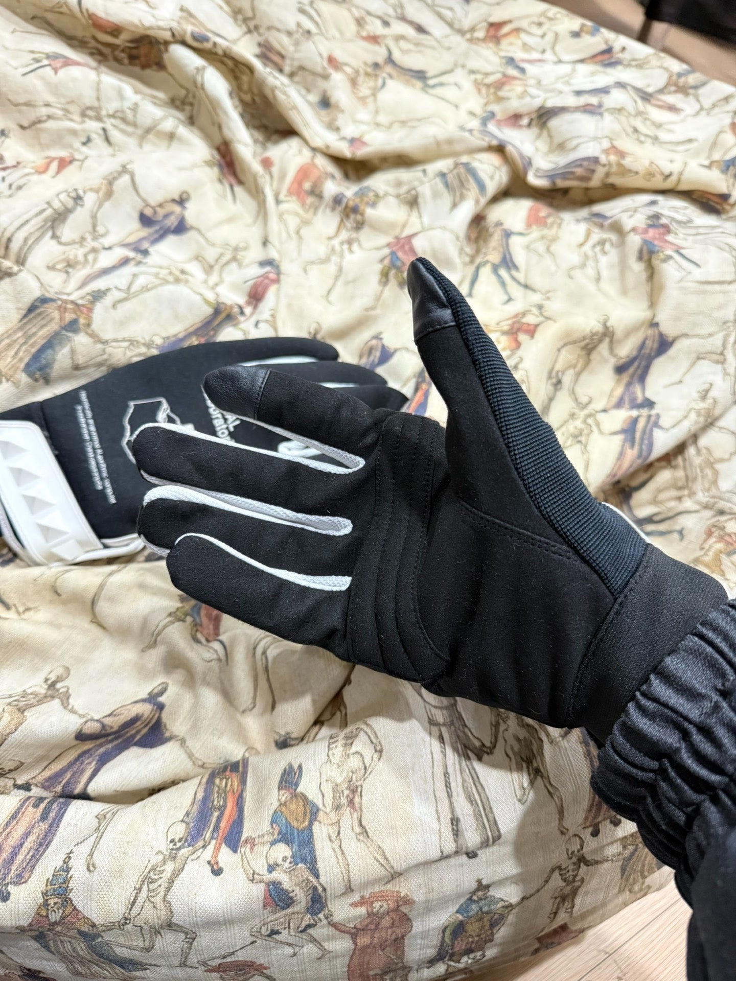 UNDERCOVER HAL Laboratories Rivet Moto Gloves