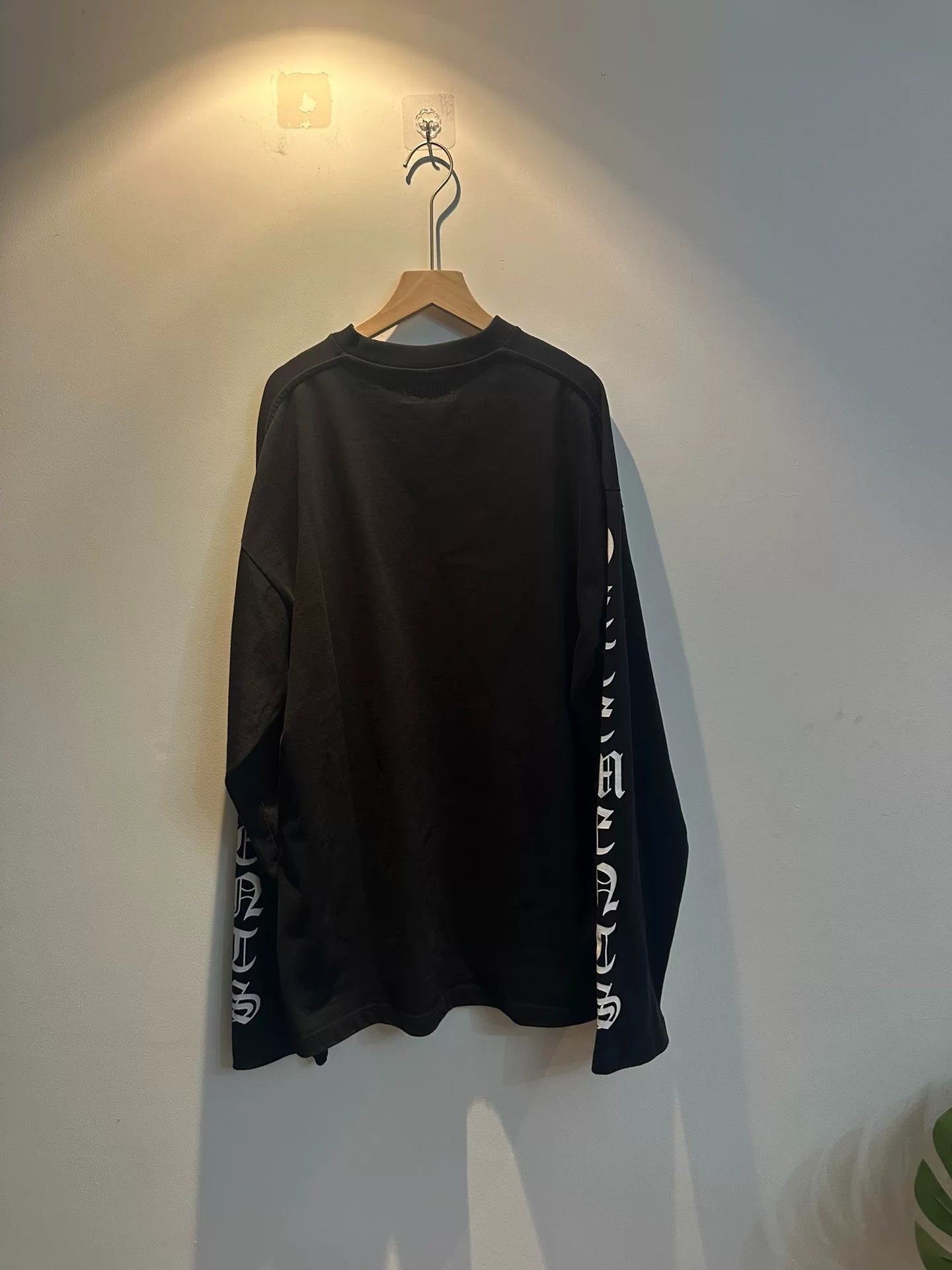 vetements long sleeve shirt with logo