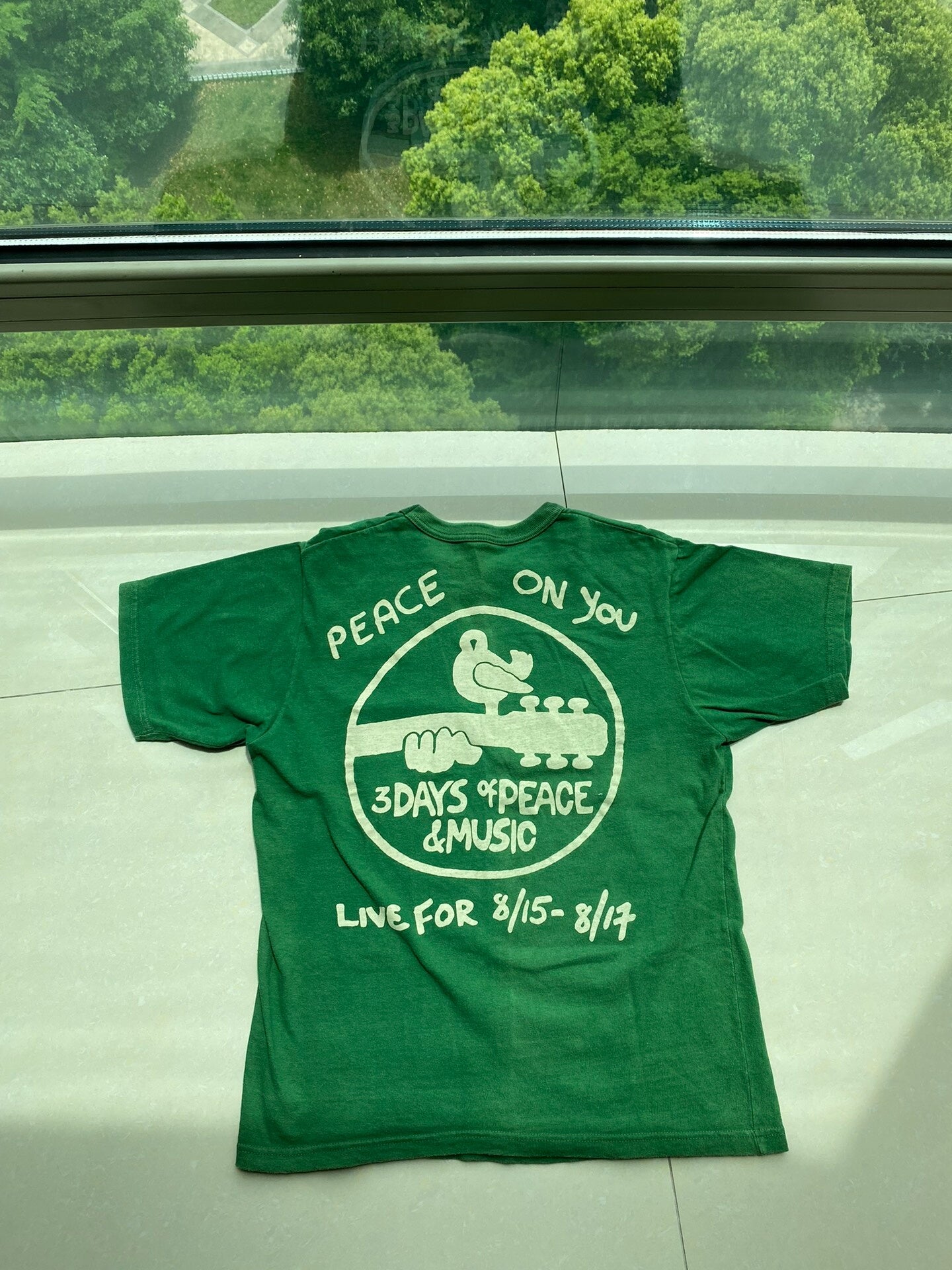 vintage woodstock graphic short sleeve tee