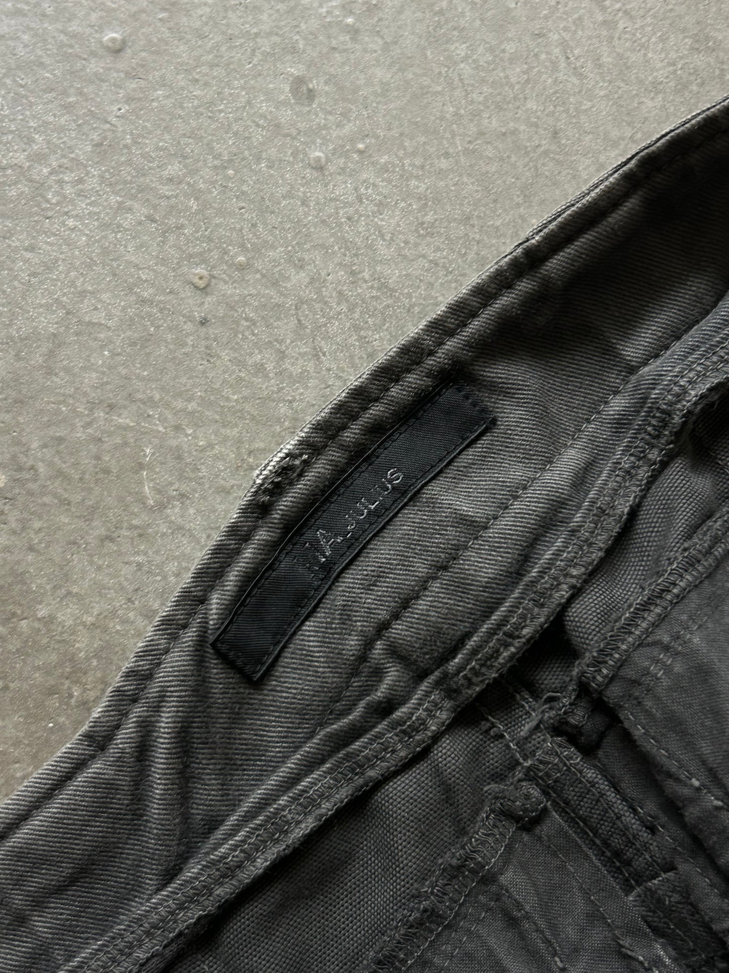 Julius 10s Distressed Curved Cargo Pants