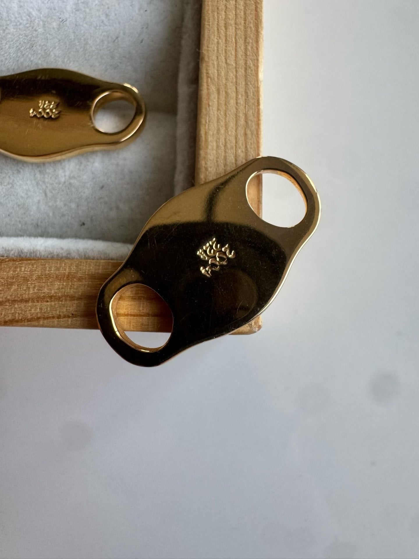 Chrome Hearts 22k Gold Horseshoe Shoelace Buckle
