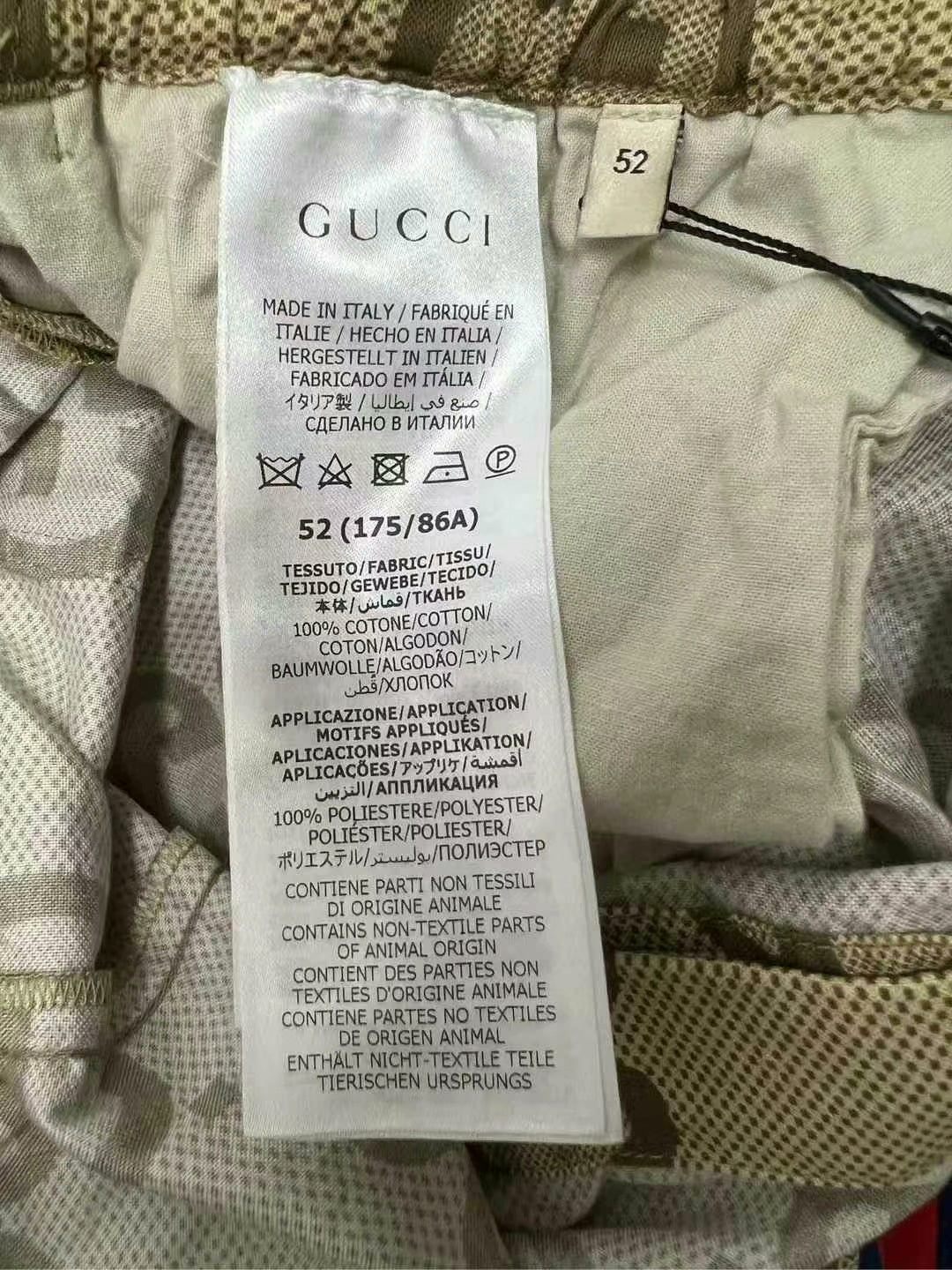 gucci logo print shorts in excellent condition