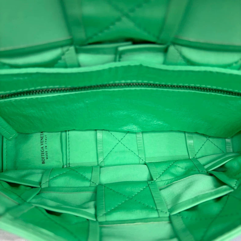 Bottega Veneta Cassette Bag in Green