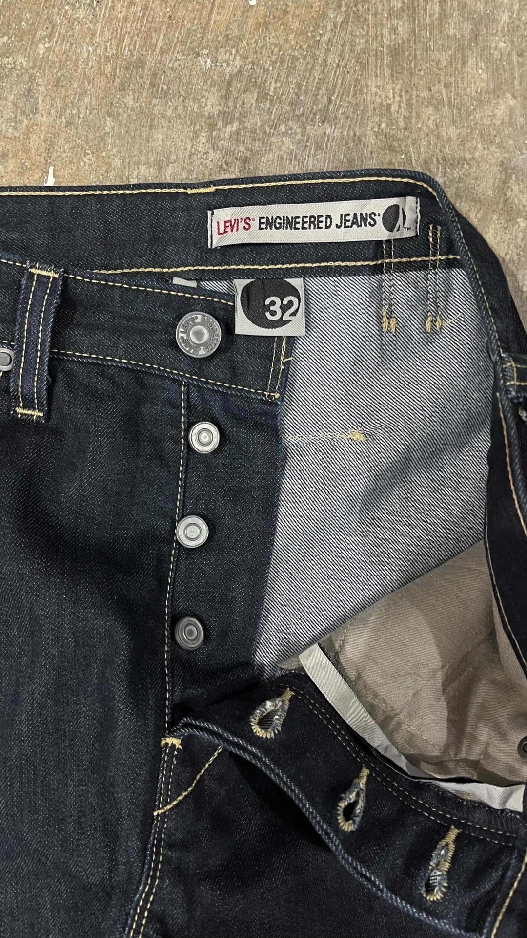 Vintage Levi's 2000s Engineered Cinch Back Jeans