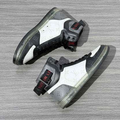 Louis Vuitton Rivoli Casual Sneakers in White and Blue 0079