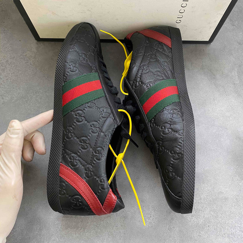 Gucci Low-Top Sneakers with Signature Design 0079