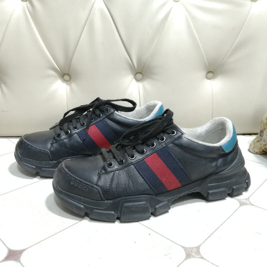 Gucci Low-Top Sport Shoes for Men in Black 0079