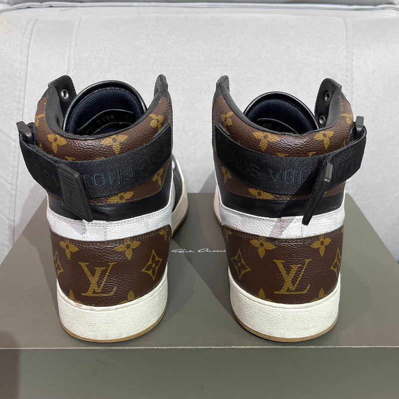 Louis Vuitton Rivoli Series Black and White Sneakers 0079