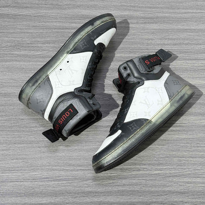 Louis Vuitton Rivoli Casual Sneakers in White and Blue 0079