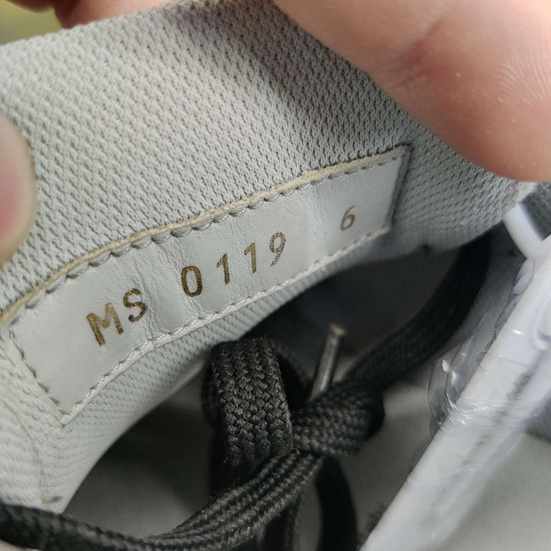 Louis Vuitton Low Top Fashion Sneakers 0079