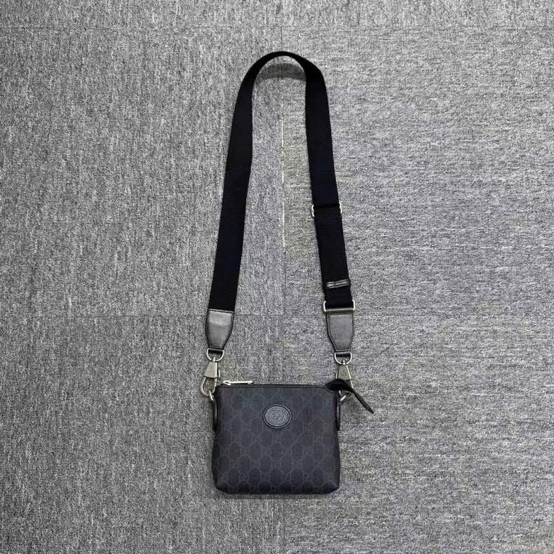 Gucci GG Logo Messenger Bag-zp