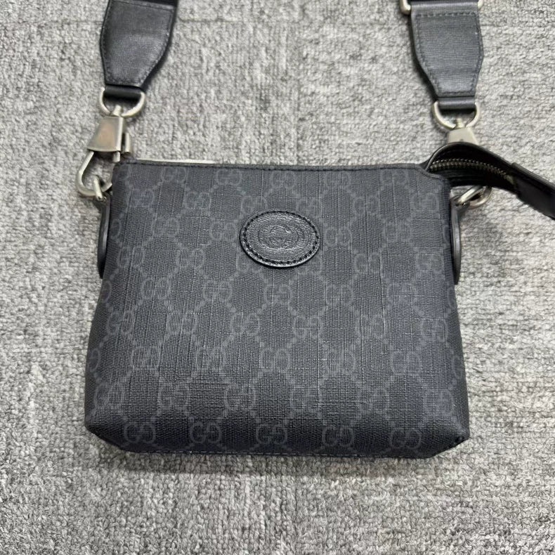 Gucci GG Logo Messenger Bag-zp