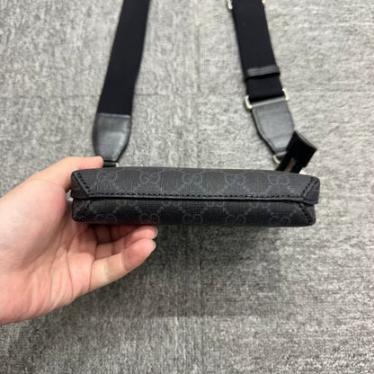 Gucci GG Logo Messenger Bag-zp