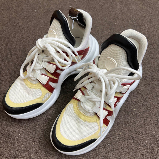 Louis Vuitton Stylish Low-Top Sneakers in White 0079