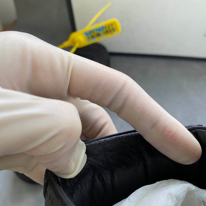 Gucci Low-Top Sneakers with Signature Design 0079