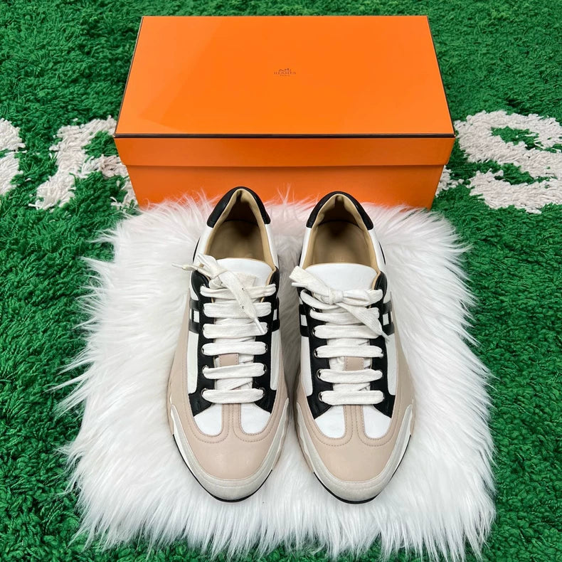 Hermes Trail Casual Sneakers in Black and White