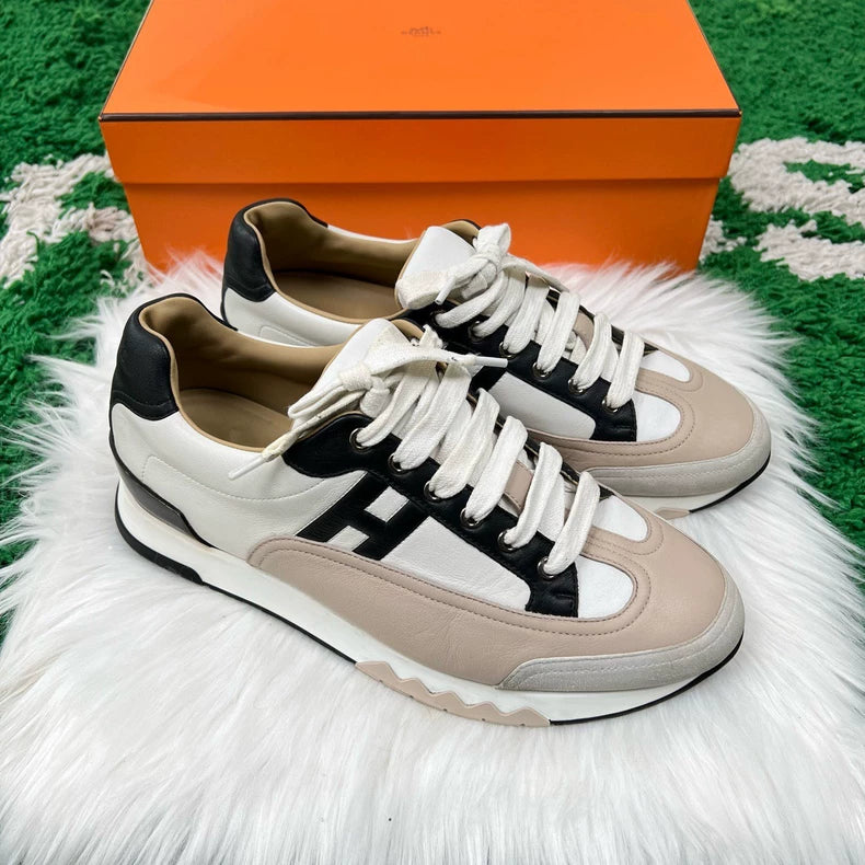 Hermes Trail Casual Sneakers in Black and White