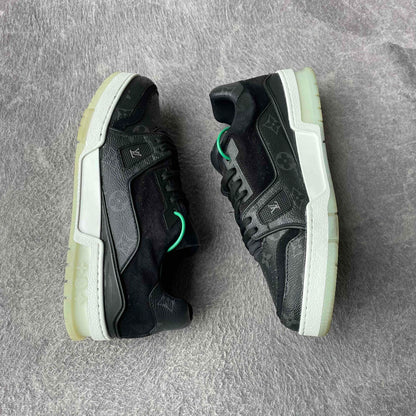 Louis Vuitton Black Low-top Fashion Sneakers 0079