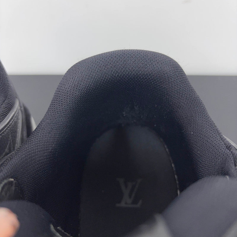 Louis Vuitton Classic Pattern Trainer Sneakers for Men 0079