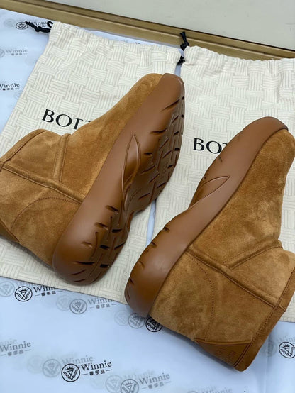 Bottega Veneta Stylish Suede Short Boots
