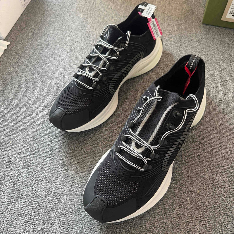 Gucci RUN Casual Sneakers in Black and White 0079