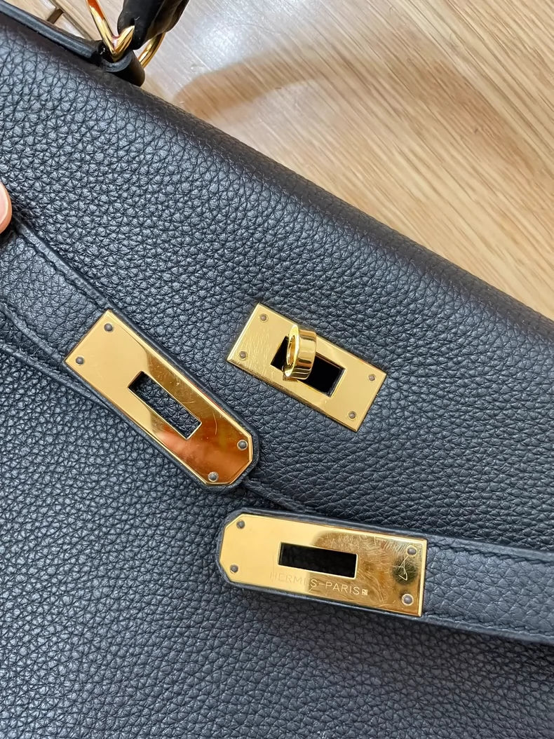 Hermes Kelly 28 Handbag with Accessories