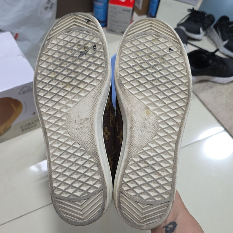 Louis Vuitton Brown Low-Top Fashion Sneakers 0079