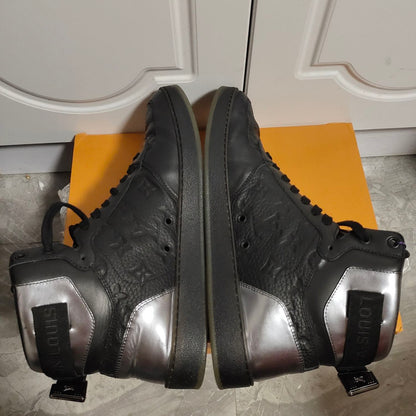Louis Vuitton Rivoli High-Top Casual Sneakers in Black 0079