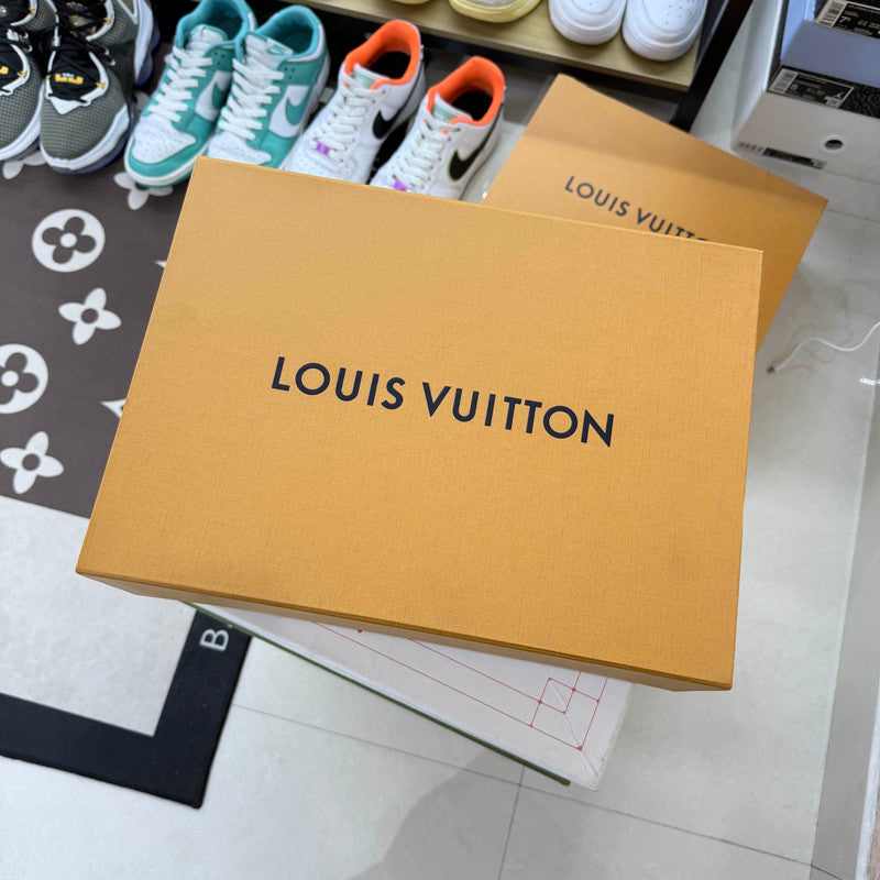 Louis Vuitton Rivoli Casual Sneakers in White and Blue 0079