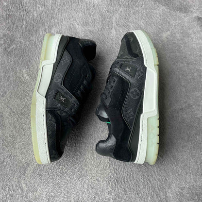 Louis Vuitton Black Low-top Fashion Sneakers 0079