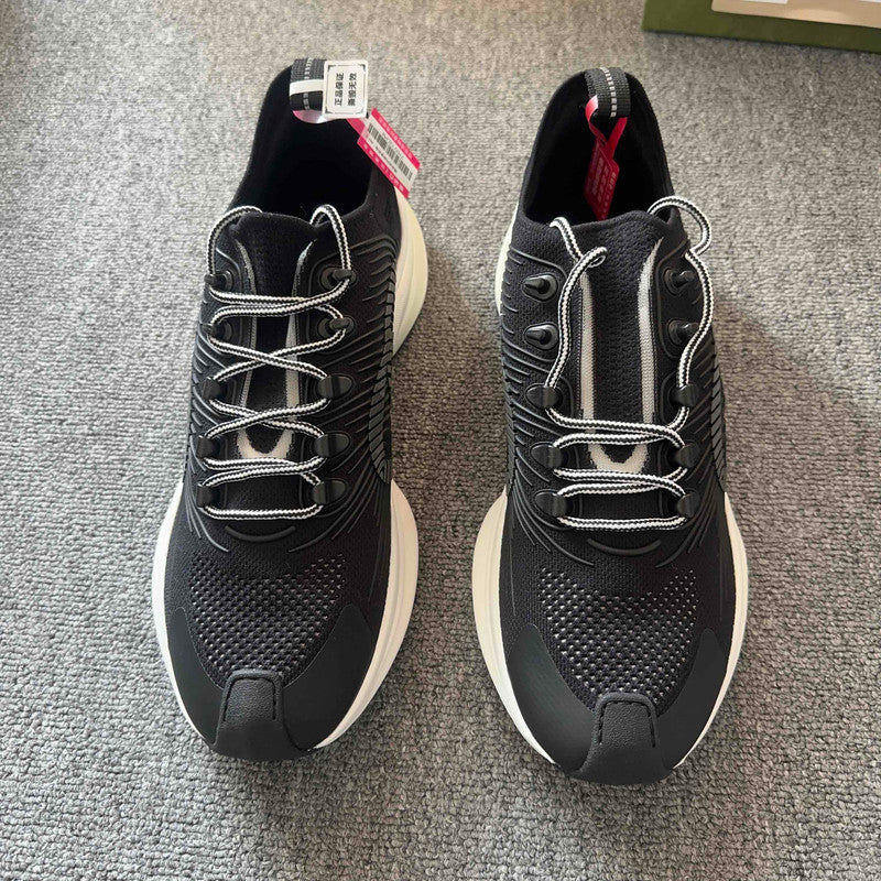 Gucci RUN Casual Sneakers in Black and White 0079