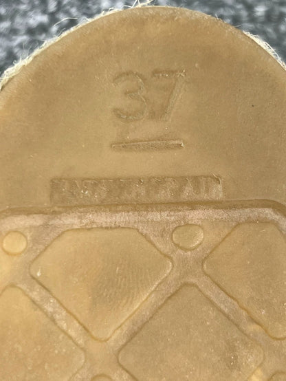 Chanel Pink Patent Leather Espadrilles-yf