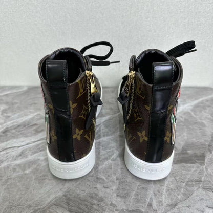 Louis Vuitton Stylish Brown Leather Sneakers 0079