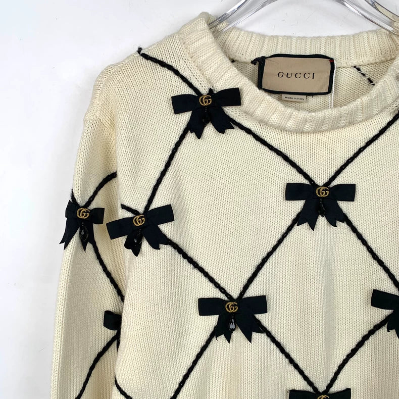 Gucci Logo Bow Knit Sweater in Cream