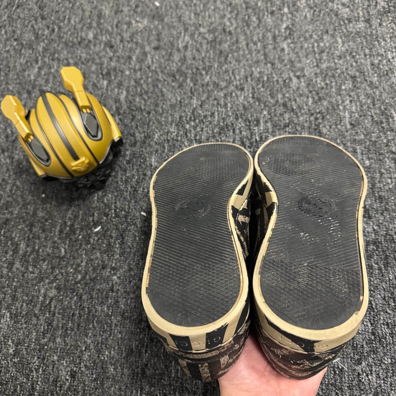 Gucci GG Supreme Low Fashion Sneakers for Men 0079