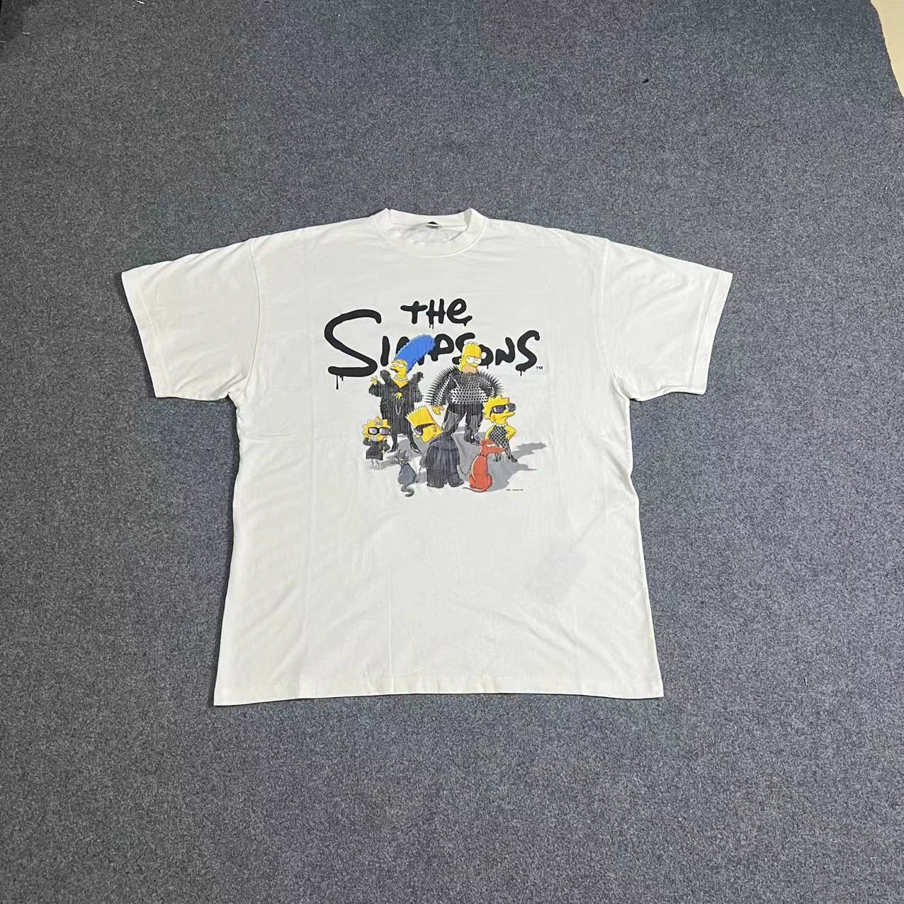 Balenciaga The Simpsons a Parisian family with short sleeves