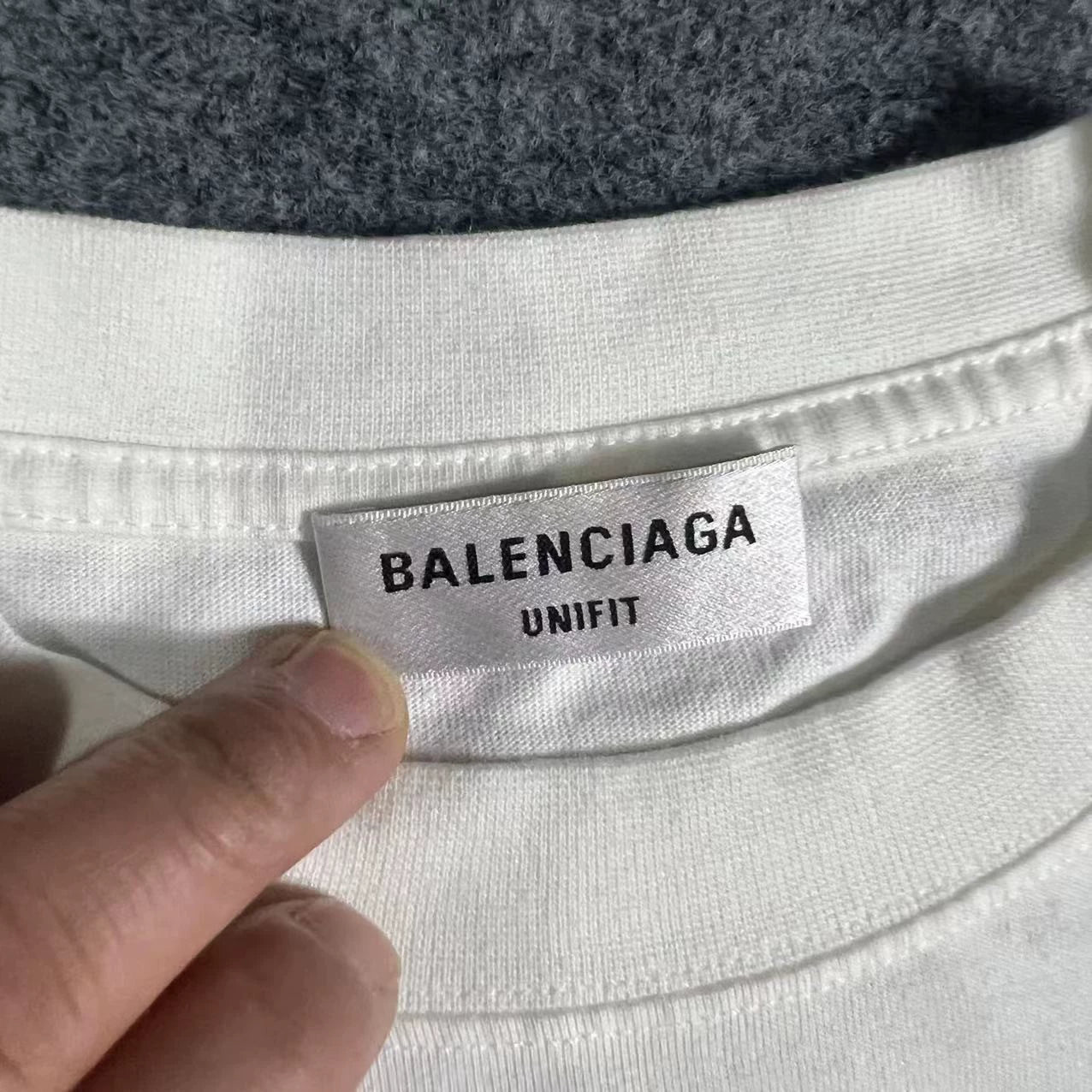 Balenciaga The Simpsons a Parisian family with short sleeves