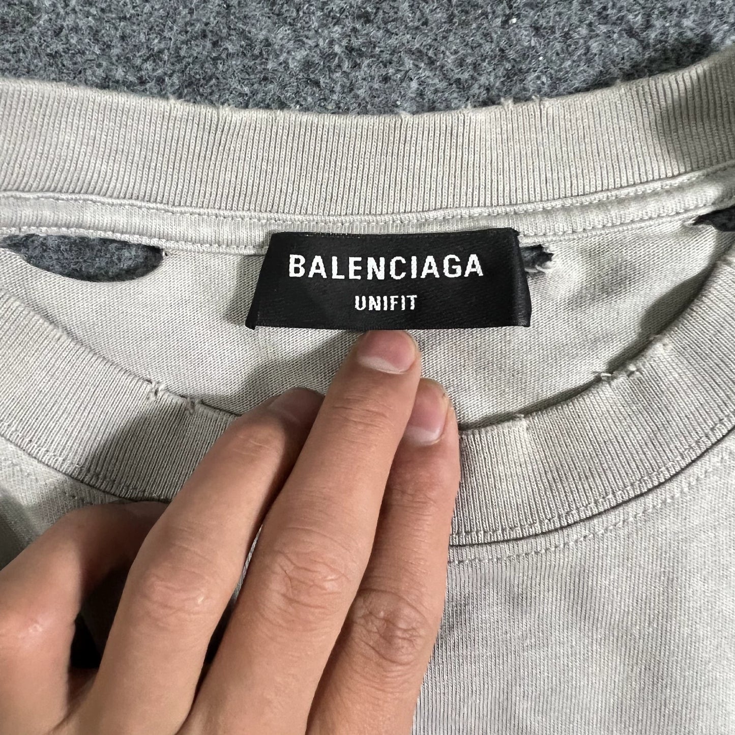 Balenciaga destroys short sleeves