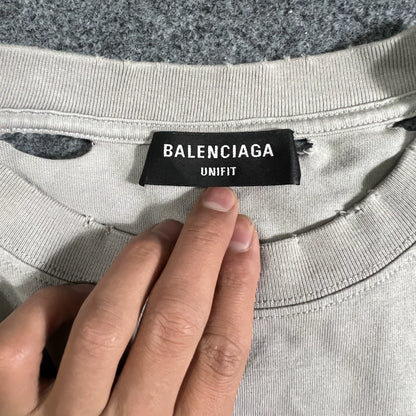 Balenciaga destroys short sleeves