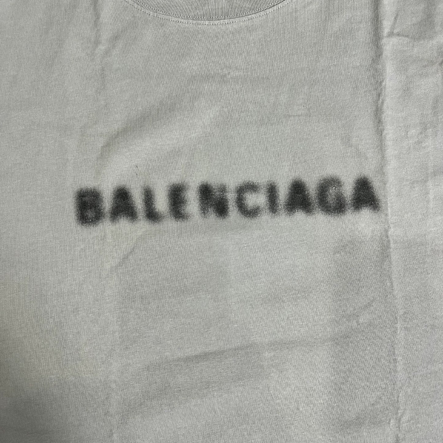 Balenciaga destroys short sleeves